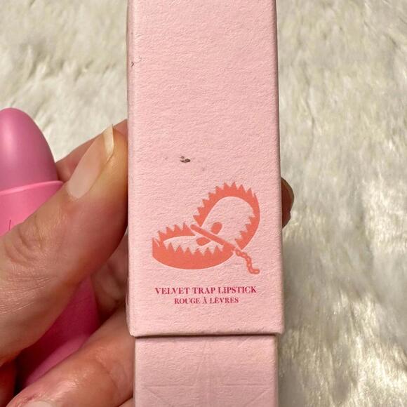 NIB Jeffree Star Red Affair Velvet Trap Lipstick Full Size 4g - Picture 8 of 10